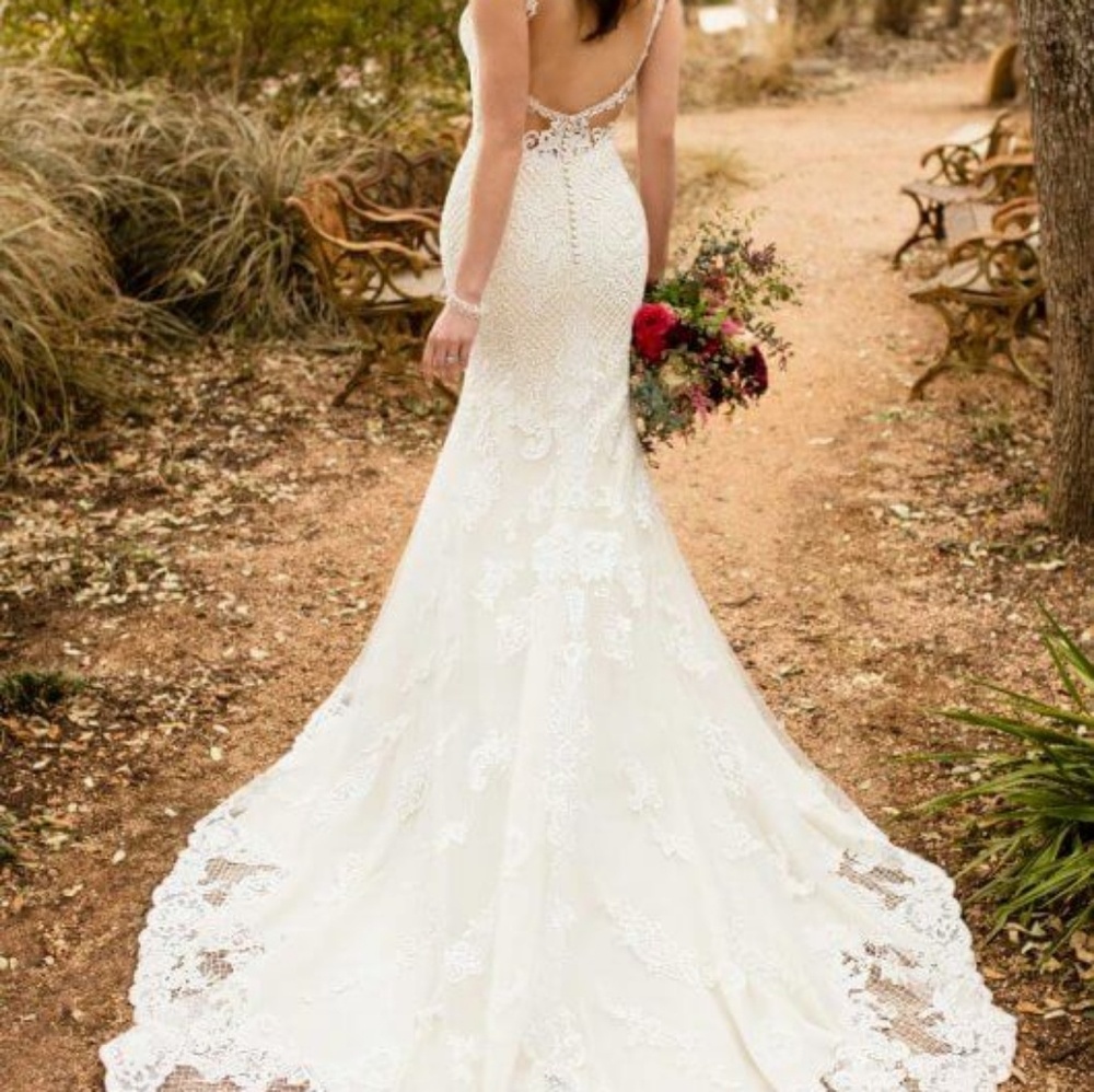 BRAND NEW Essence of Australia wedding dress &veil